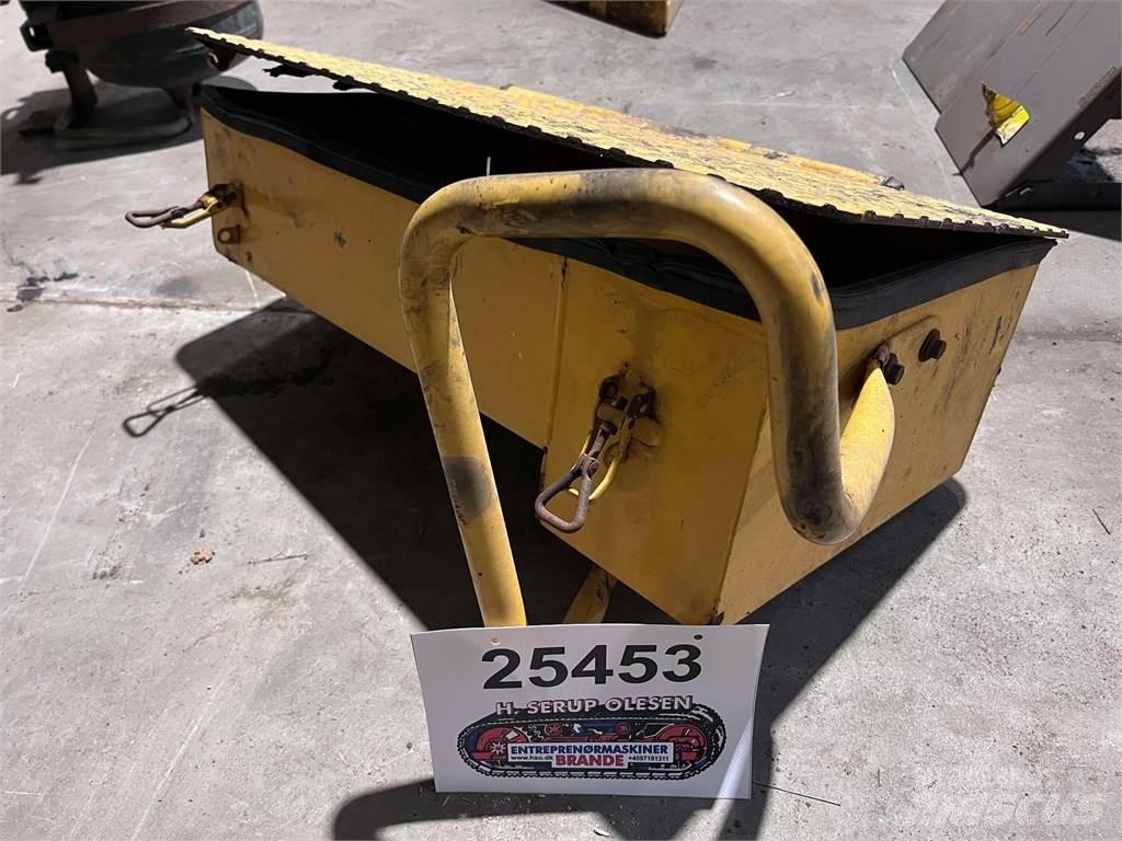 Volvo L120F værktøjskasse Muud osad