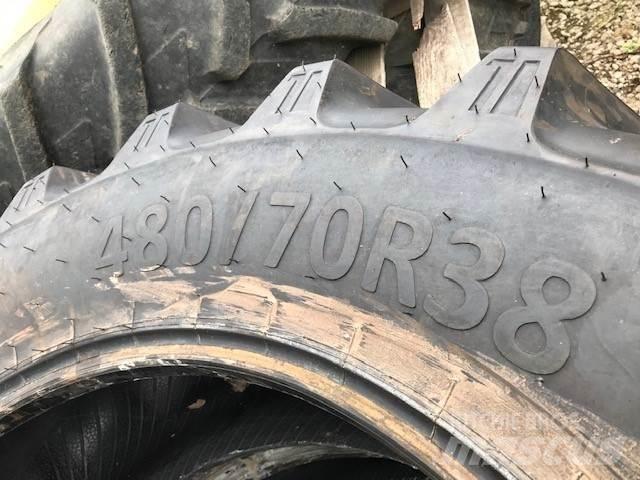 Rear Tyres Rehvid, rattad ja veljed