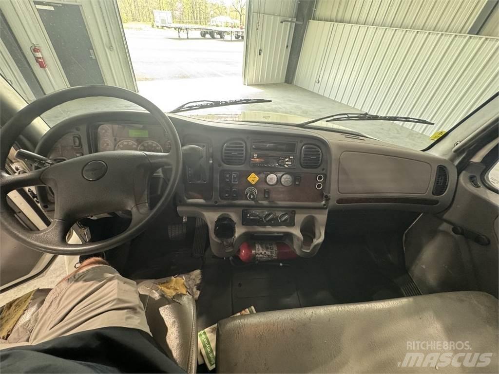 Freightliner M2 106 Madelautod