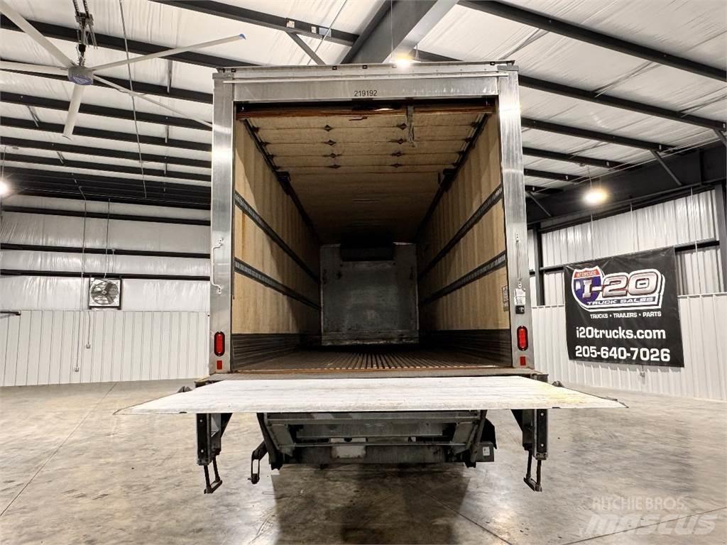 Freightliner M2 106 Külmikautod