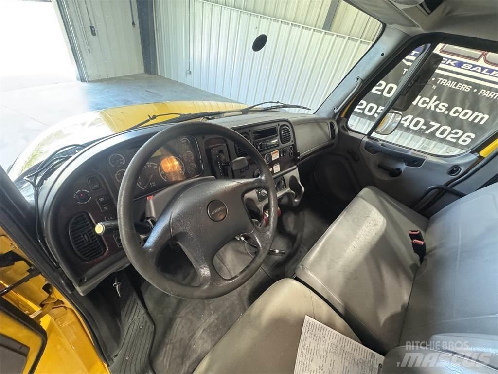 Freightliner M2 106 Furgoonautod