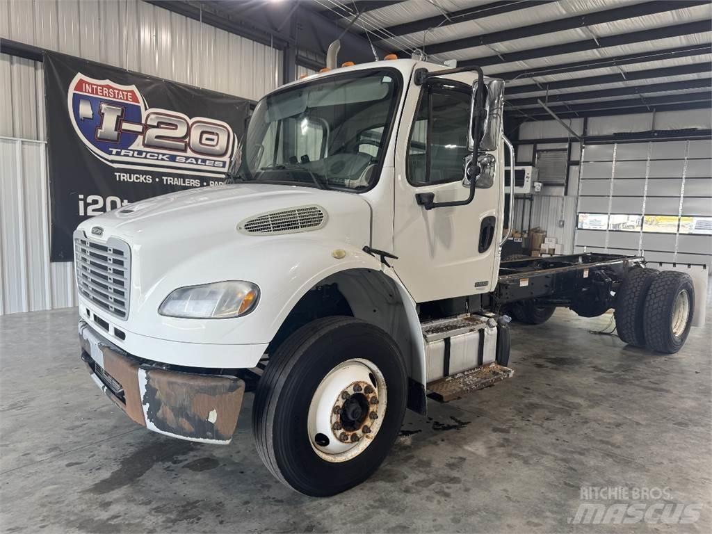 Freightliner M2 106 Raamautod