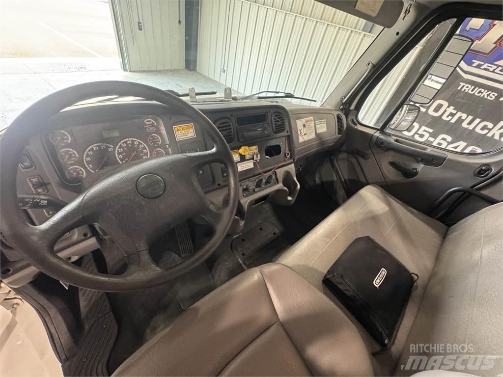 Freightliner M2 106 Raamautod
