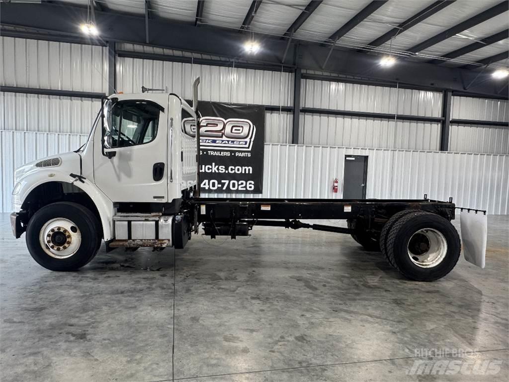 Freightliner M2 106 Raamautod