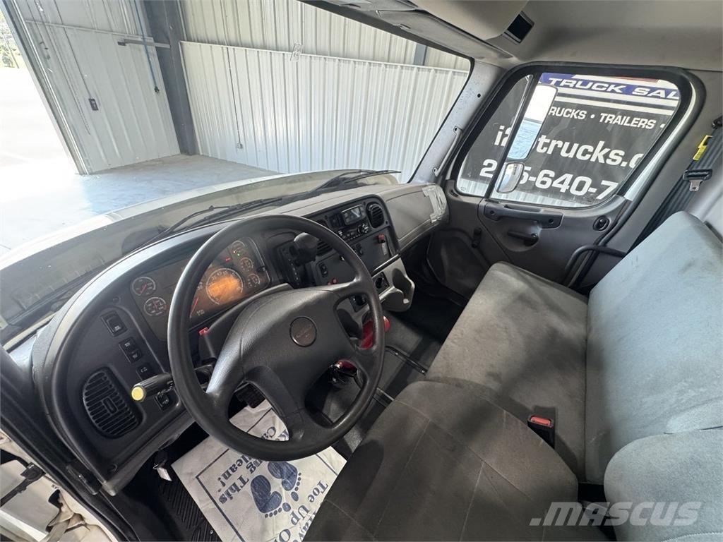 Freightliner M2106 Furgoonautod