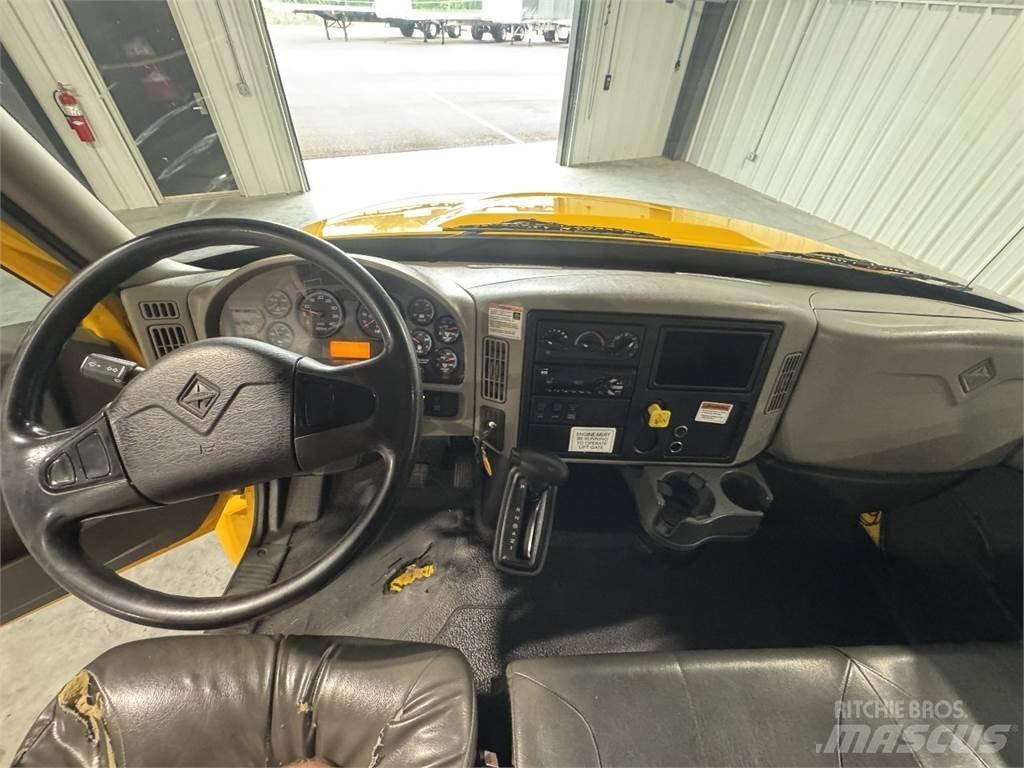 International 4300 Furgoonautod