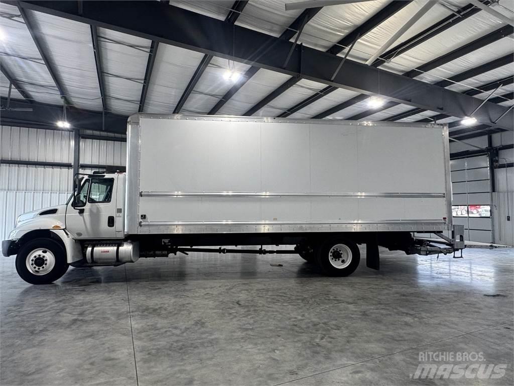 International 4300 Furgoonautod