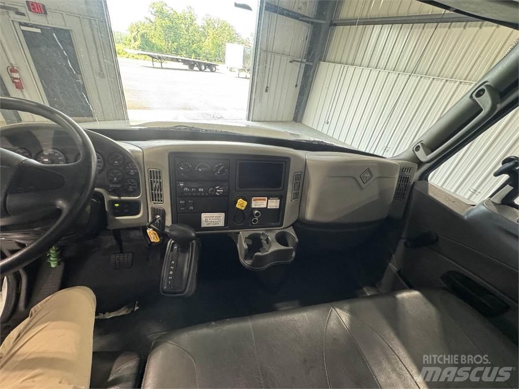 International 4300 Furgoonautod