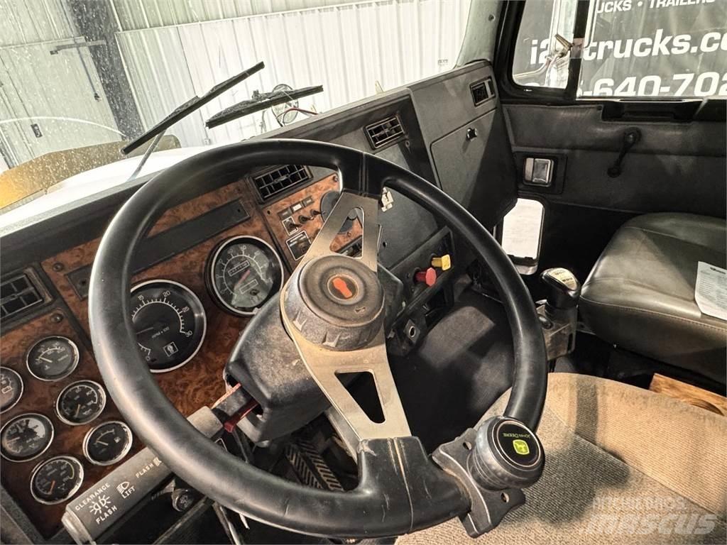 Kenworth T800 Sadulveokid