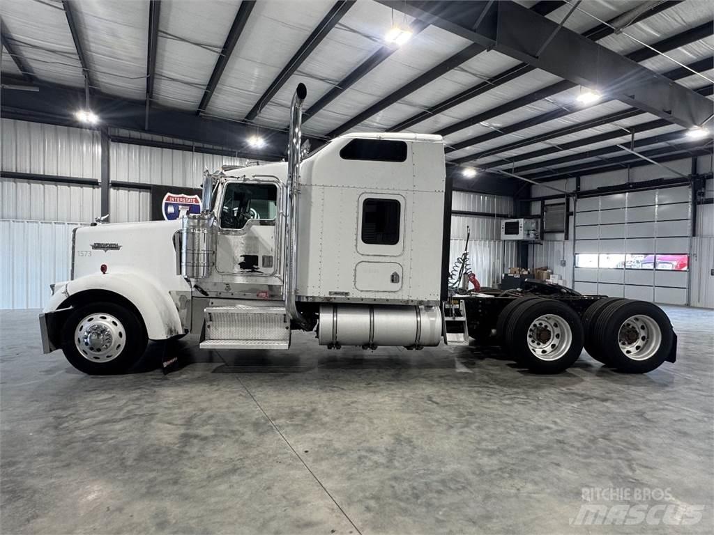 Kenworth W900 Sadulveokid