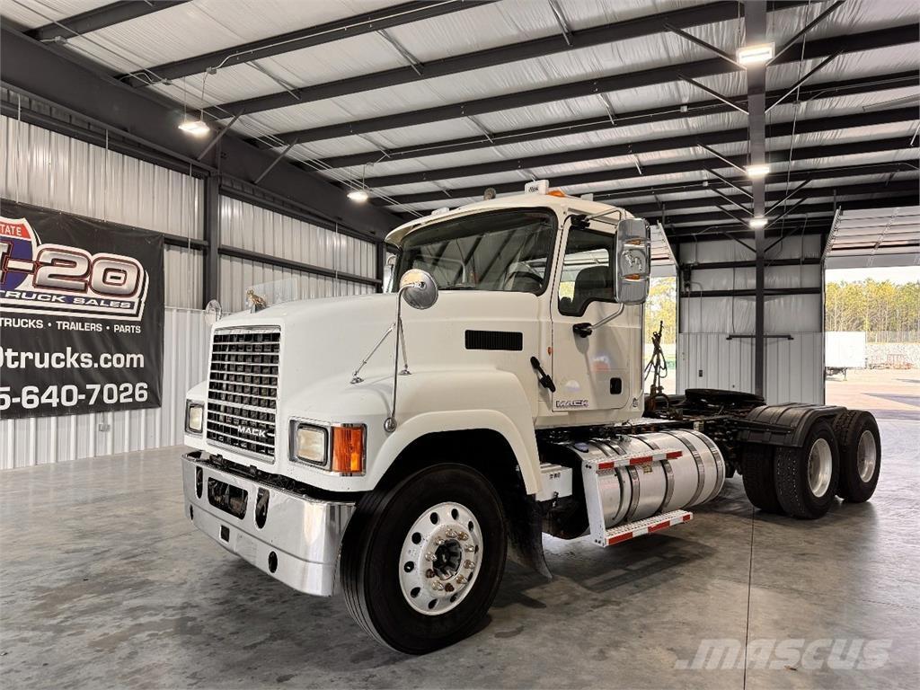 Mack CHU613 Sadulveokid