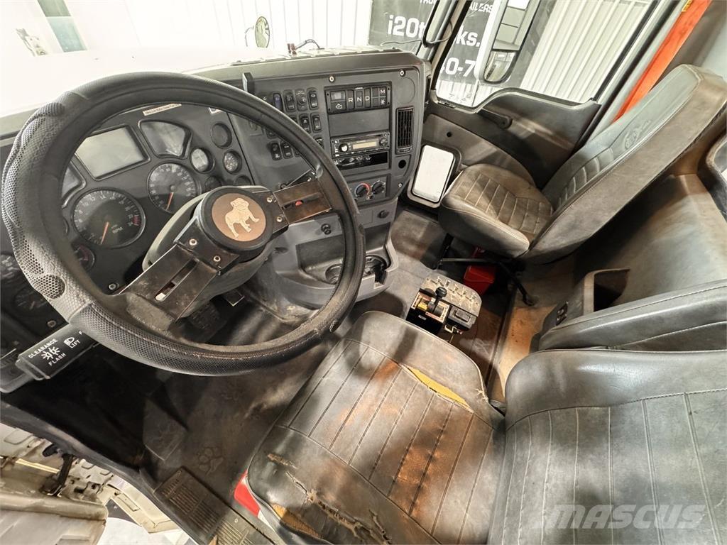 Mack CHU613 Sadulveokid