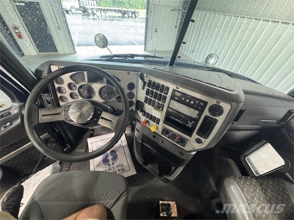 Mack CXU613 Sadulveokid