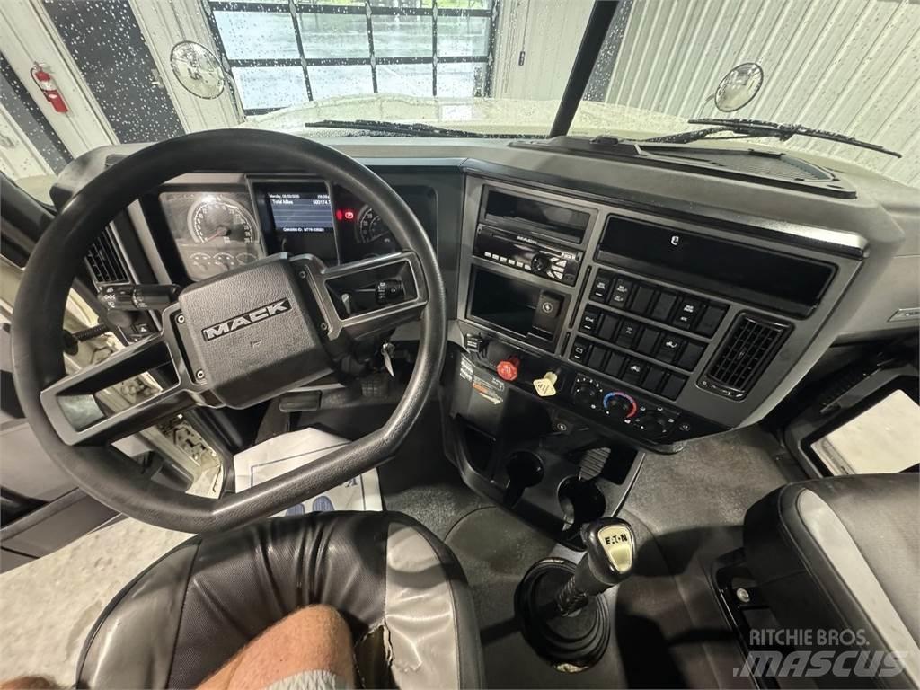 Mack Pinnacle 64T Sadulveokid