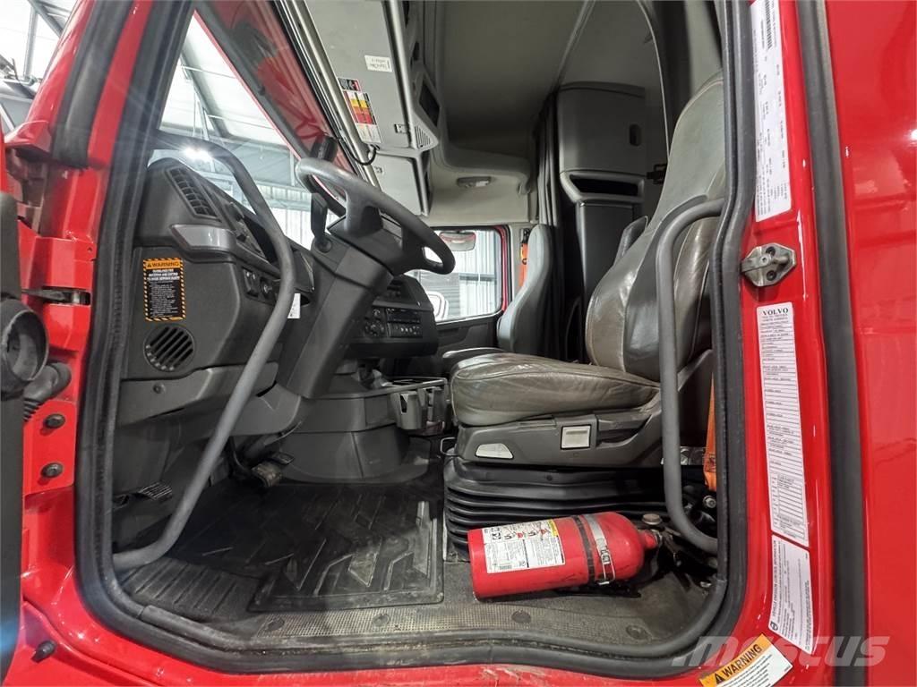 Volvo VNL64T740 Sadulveokid