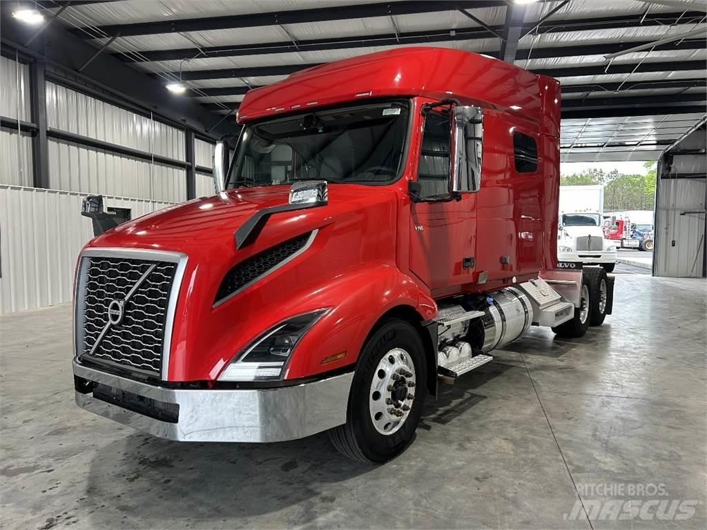 Volvo VNL64T740 Sadulveokid