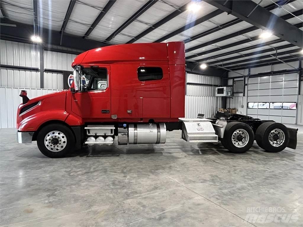 Volvo VNL64T740 Sadulveokid