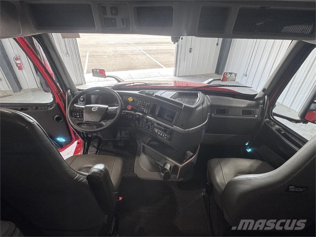Volvo VNL64T740 Sadulveokid