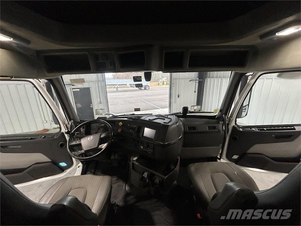 Volvo VNL64T740 Sadulveokid