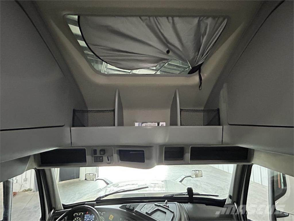 Volvo VNL860 Sadulveokid