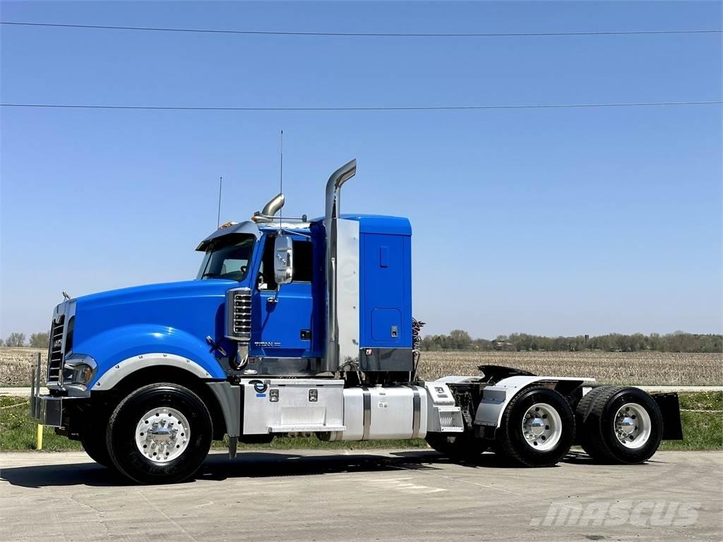 Mack Titan TD713 Sadulveokid
