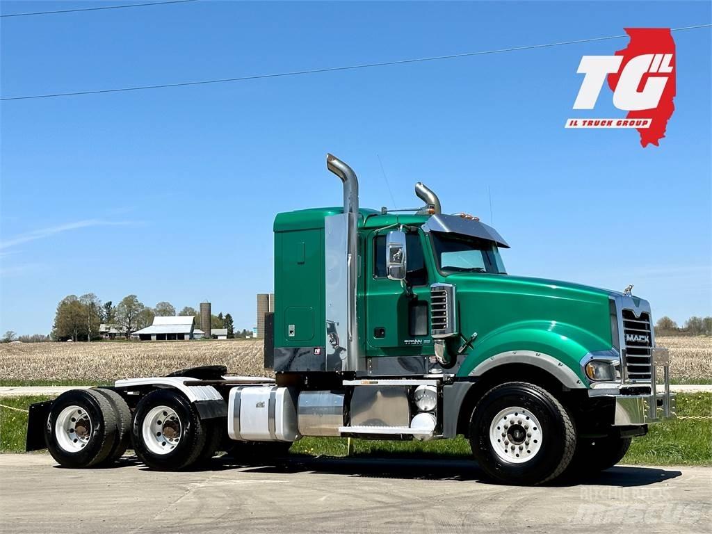 Mack Titan TD713 Sadulveokid
