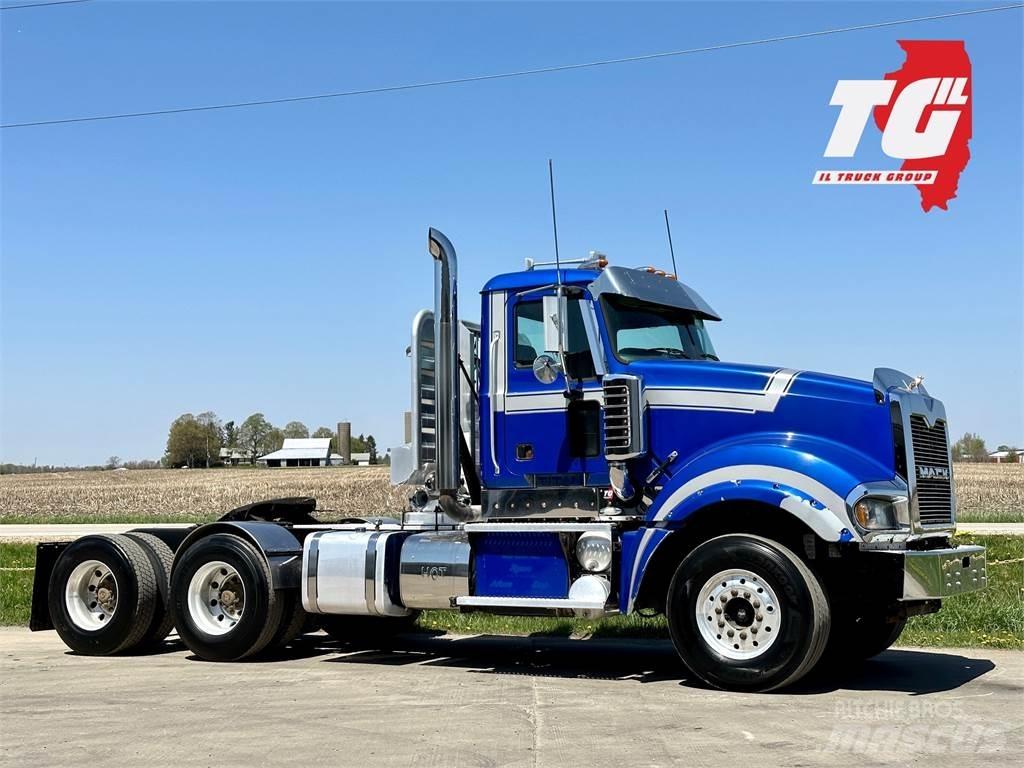 Mack Titan TD713 Sadulveokid