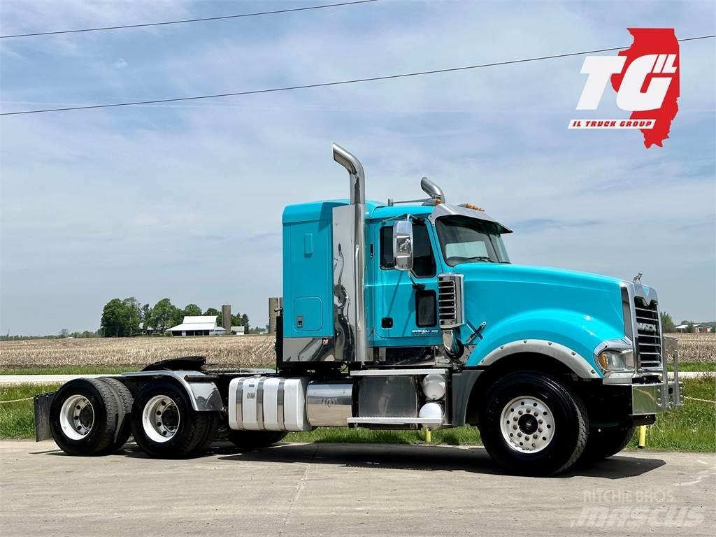 Mack Titan TD713 Sadulveokid