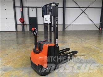 Toyota BT SWE100 Platvormiga virnastajad