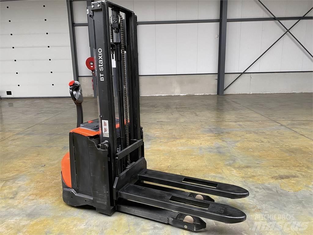 Toyota BT SWE100 Platvormiga virnastajad
