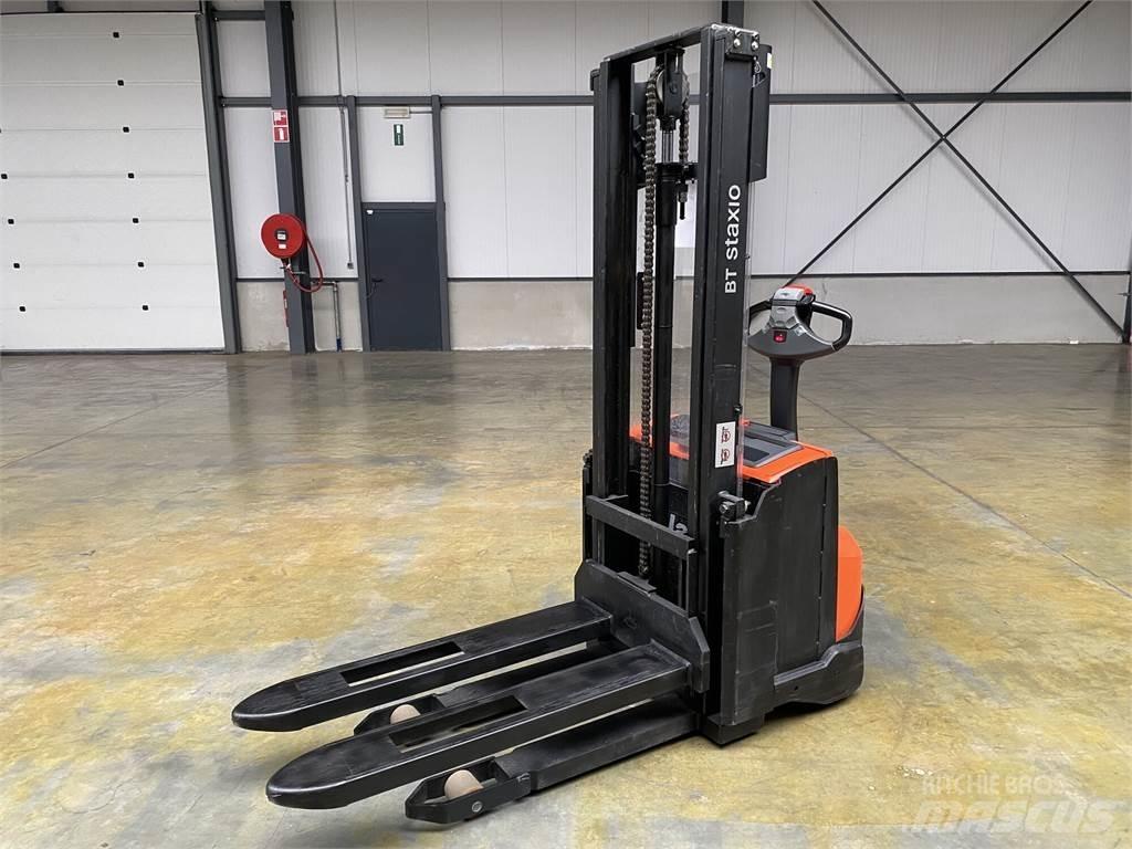 Toyota BT SWE100 Platvormiga virnastajad