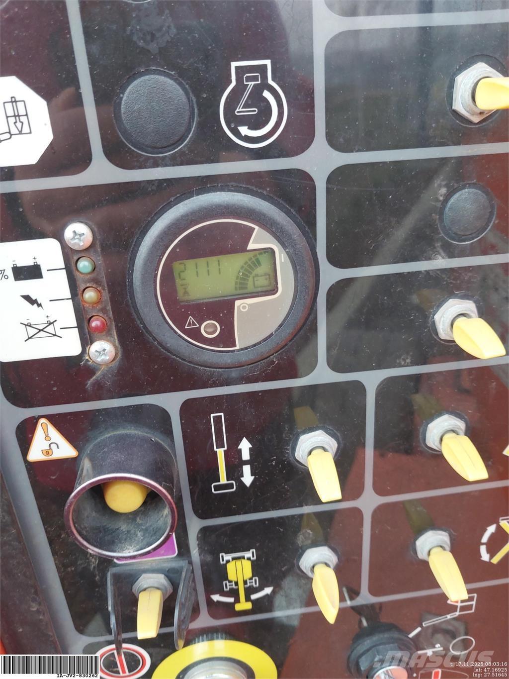 JLG E450AJ Iseliikuvad poomtõstukid