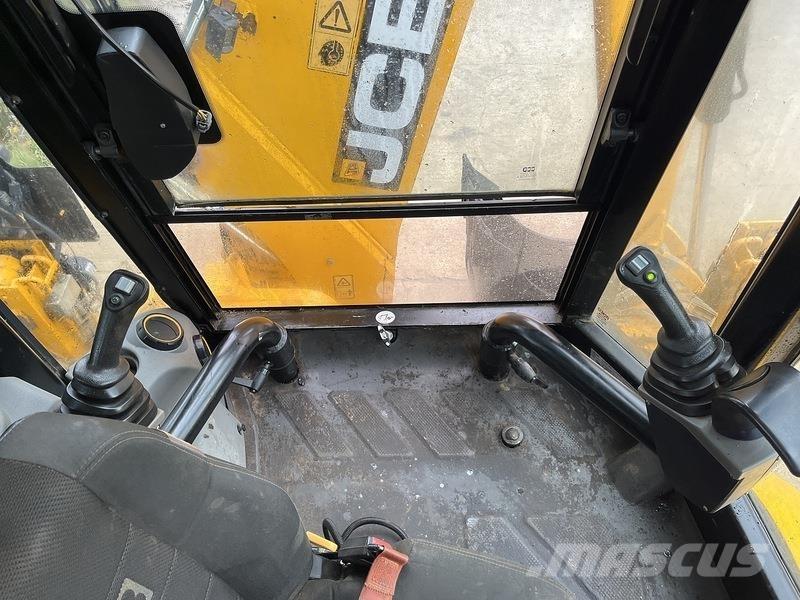 JCB 3CX Compact Roomikekskavaatorid