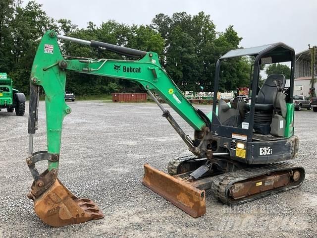 Bobcat E32i Roomikekskavaatorid