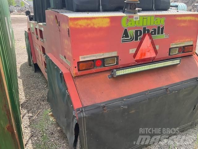 Bomag BW 24 R Pneumorehvidega rullid