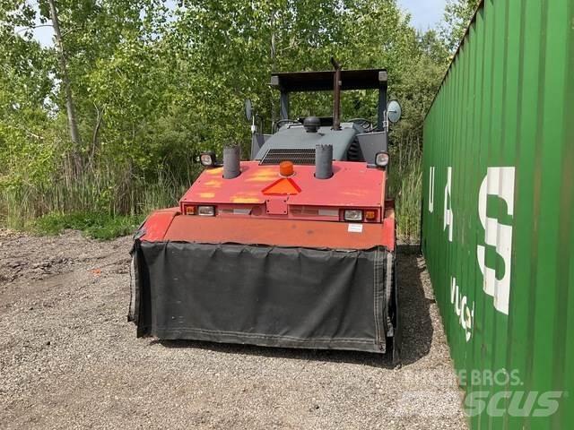 Bomag BW 24 R Pneumorehvidega rullid