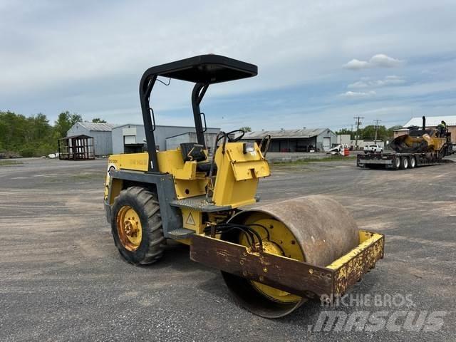 Bomag BW142D Ühe trumliga rullid