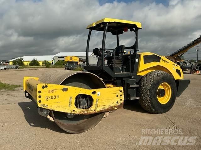 Bomag BW211D-5 Ühe trumliga rullid