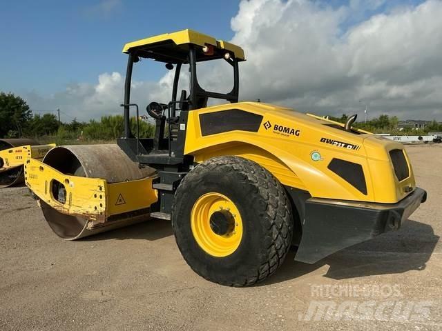 Bomag BW211D-5 Ühe trumliga rullid