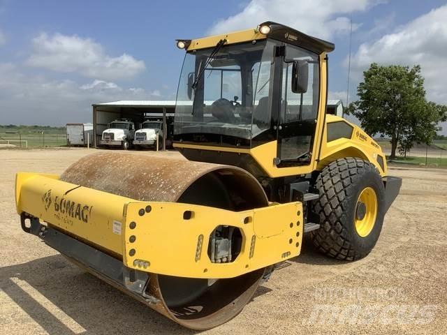 Bomag BW211D-5 Ühe trumliga rullid