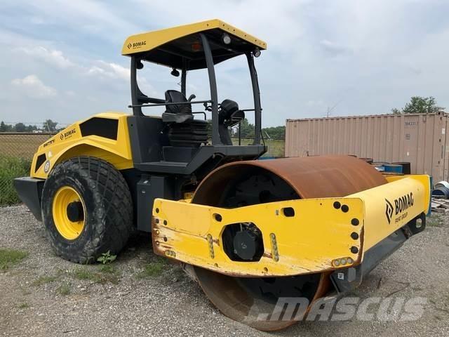 Bomag BW211D-5 Ühe trumliga rullid