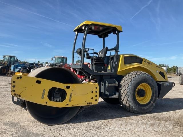 Bomag BW211D-5 Ühe trumliga rullid