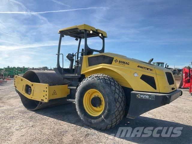 Bomag BW211D-5 Ühe trumliga rullid