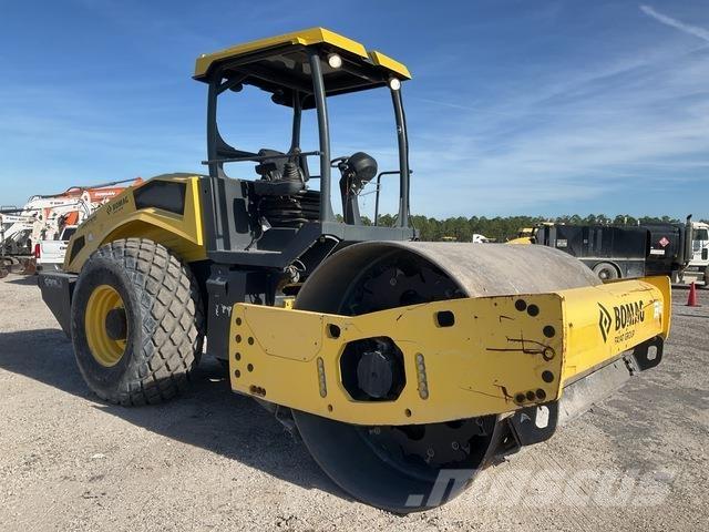 Bomag BW211D-5 Ühe trumliga rullid
