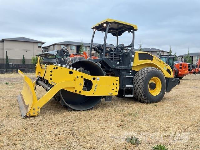 Bomag BW213DH Ühe trumliga rullid