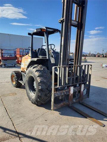 CASE 586H Maastikutõstukid