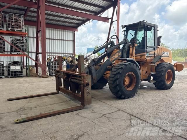 CASE 621DXT Rataslaadurid