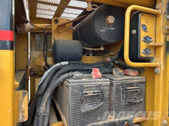 CAT 16H Greiderid