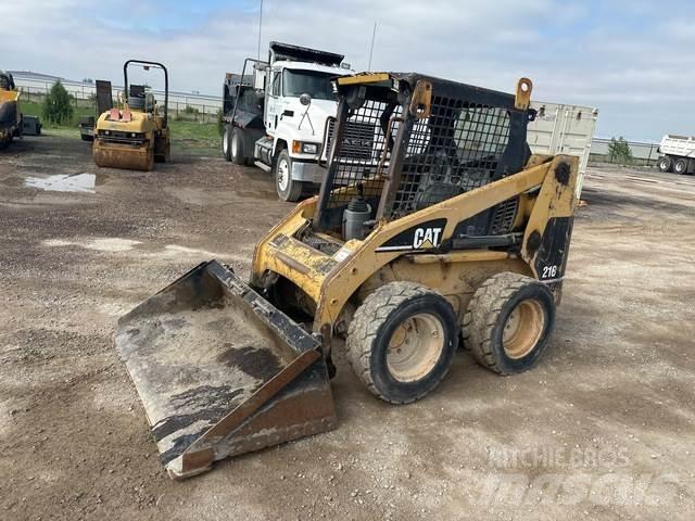 CAT 216 Kompaktlaadurid