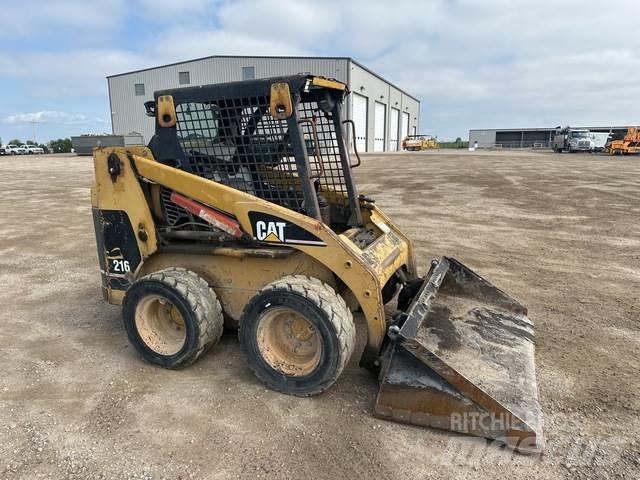 CAT 216 Kompaktlaadurid